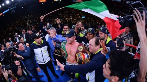 Has Canelo Alvarez ever been knocked down, and if not, who.